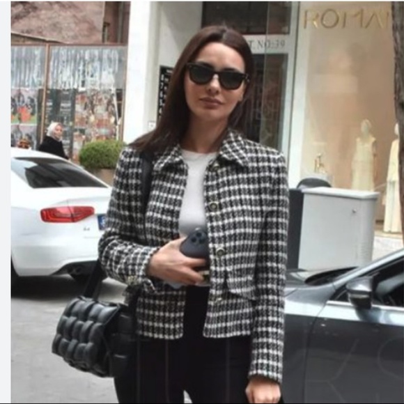 🖤 TEXTURED SHORT BLAZER - Picture 2 of 9